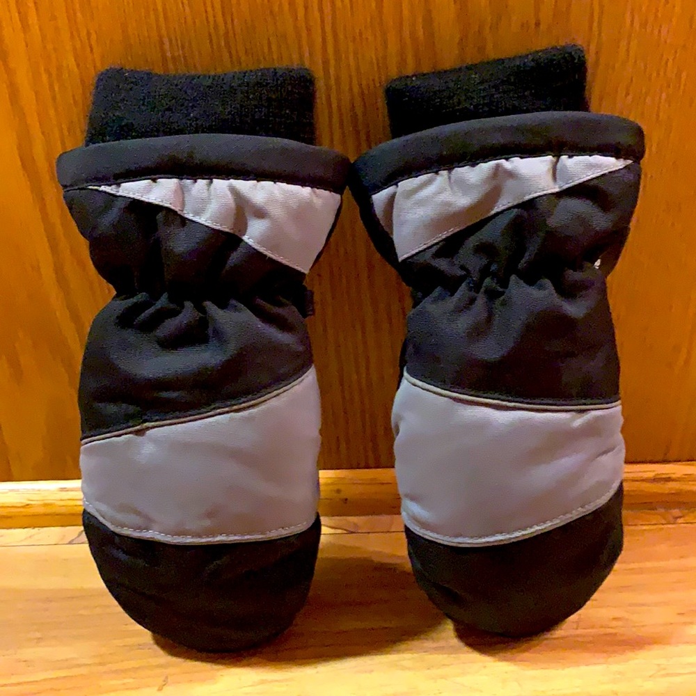 Kids thinsulate insulated warm lined mitten rubber palms SMALL MEDIUM black gray